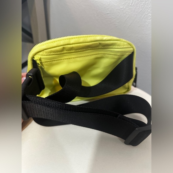 Lululemon Everywhere Belt Bag *1L-Lemon Vibe - Picture 11 of 12